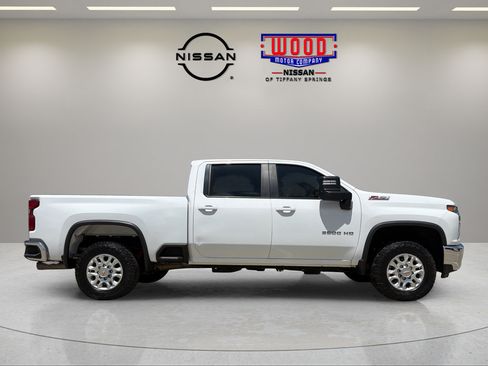 Used 2023 Chevrolet Silverado 2500 LT AWD/4WD image 2