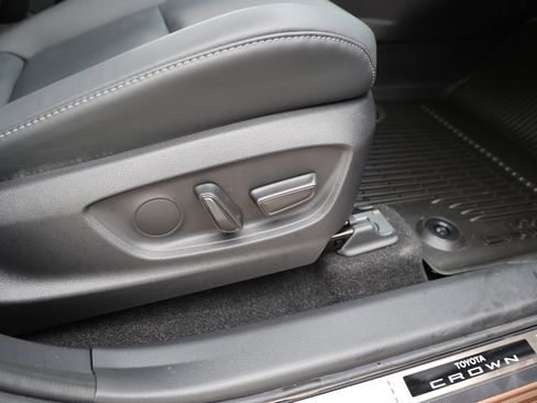 Used 2025 Toyota Crown Platinum image 46