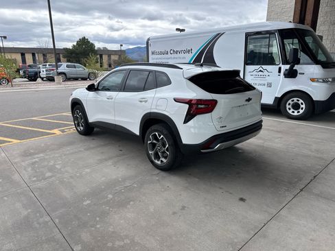 Used 2024 Chevrolet Trax LT w/ Driver Confidence Package image 6