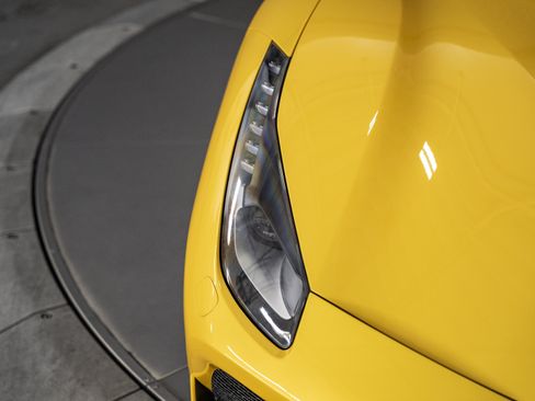 Used 2018 Ferrari 488 Spider RWD image 15