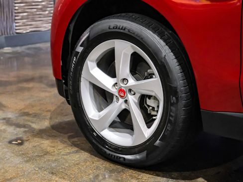 Used 2017 Jaguar F-PACE Premium image 50