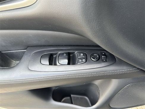 Used 2020 Nissan Pathfinder S image 27