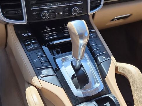 Used 2016 Porsche Cayenne image 31