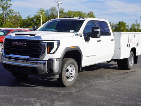 New 2025 GMC Sierra 3500 Pro w/ Convenience Package image 3