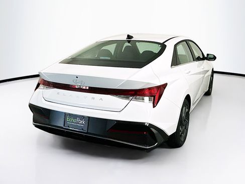 Used 2025 Hyundai Elantra SEL FWD image 9