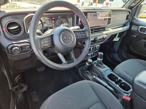 Used 2024 Jeep Wrangler Rubicon AWD/4WD image 15