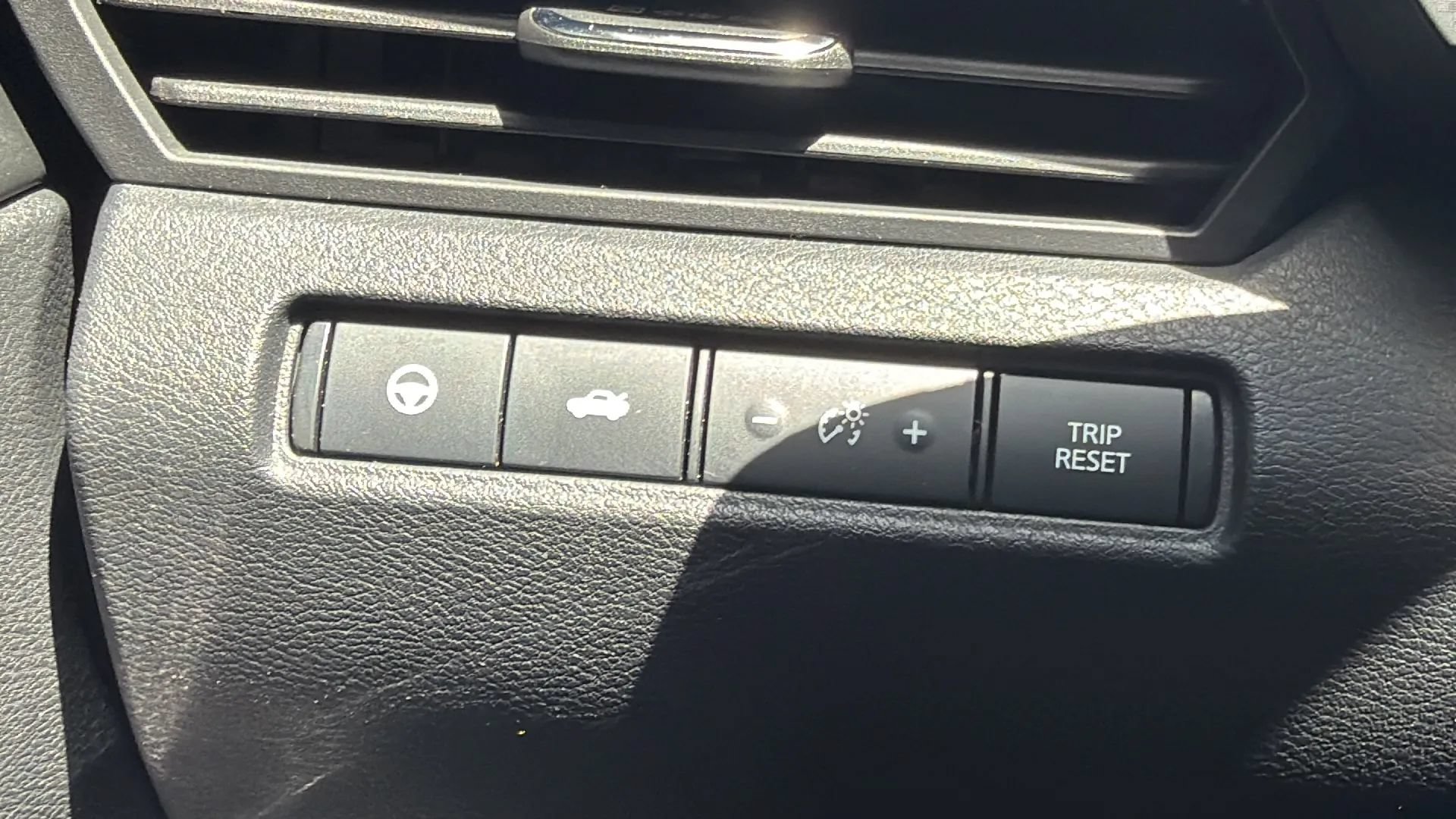 Used 2021 Nissan Altima 2.5 SL FWD image 14