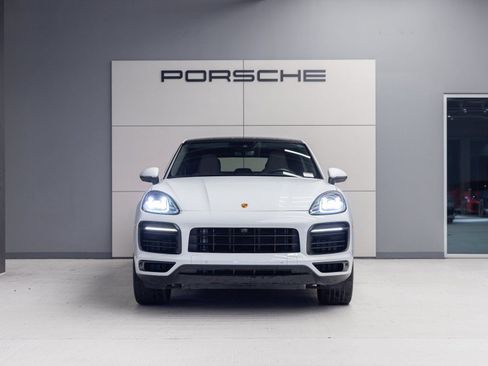 Certified 2023 Porsche Cayenne Platinum Edition image 10