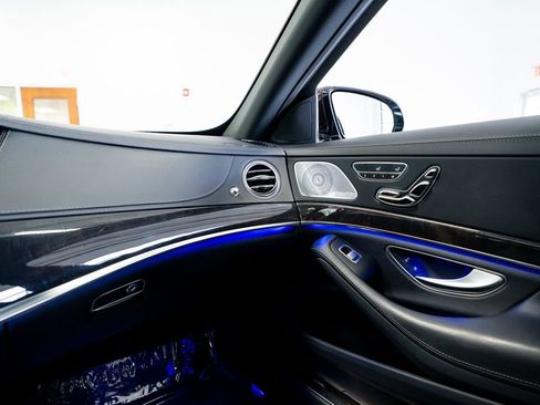 Used 2019 Mercedes-Benz S 560 4MATIC Sedan image 40