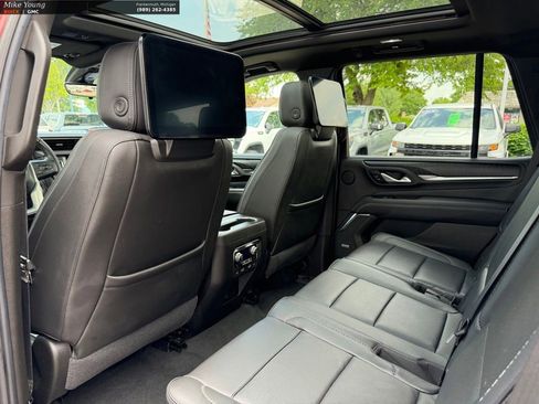 Used 2021 GMC Yukon Denali w/ Denali Ultimate Package AWD/4WD image 13