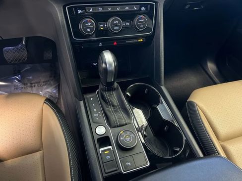 Used 2022 Volkswagen Atlas Cross Sport SE image 28