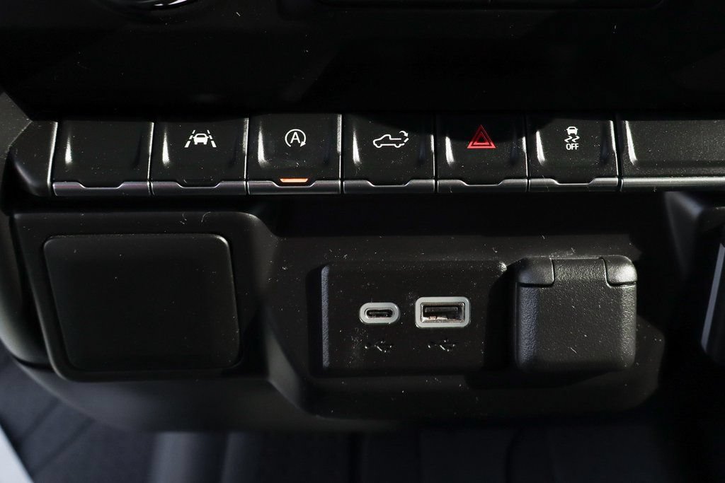 Used 2023 Chevrolet Silverado 1500 Custom AWD/4WD image 33