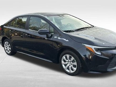 Used 2024 Toyota Corolla LE image 27