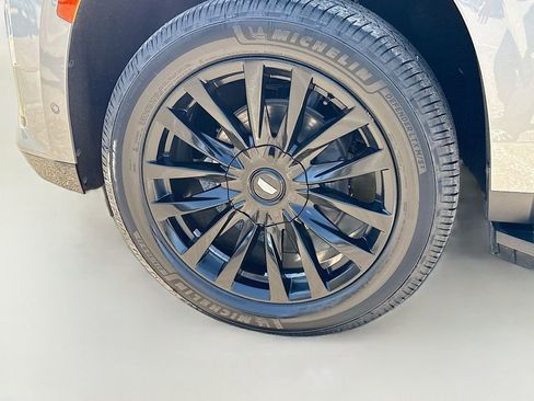 Used 2022 Cadillac Escalade Premium Luxury image 45