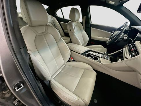 Used 2025 Genesis G70 2.5T AWD/4WD image 32