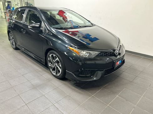 Used 2018 Toyota Corolla iM FWD image 2