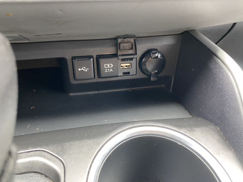 Used 2020 Toyota Highlander L FWD image 26