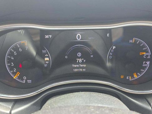 Used 2017 Jeep Grand Cherokee Limited image 8