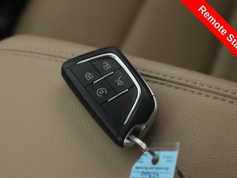 Used 2024 Cadillac XT4 Luxury w/ Trailering Package AWD/4WD image 3