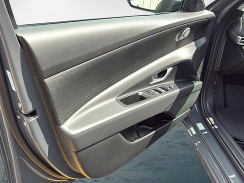 New 2026 Hyundai Elantra SE FWD image 31