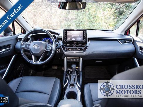 Used 2022 Toyota Corolla Cross XLE w/ Convenience Package image 22