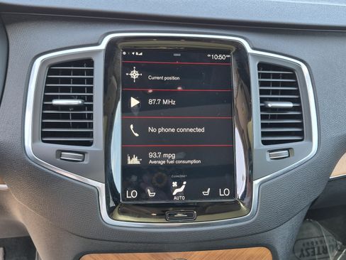Used 2021 Volvo XC90 T6 Momentum w/ Climate Package AWD/4WD image 26