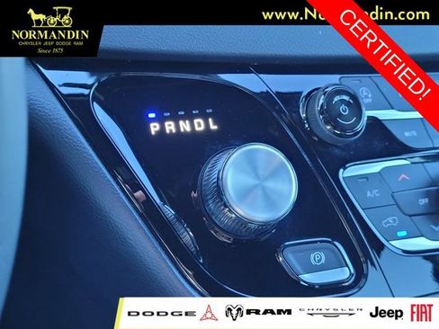 Certified 2025 Chrysler Pacifica Select FWD image 12