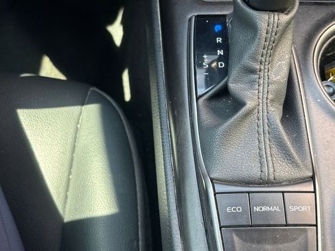 Used 2023 Toyota Camry SE image 13