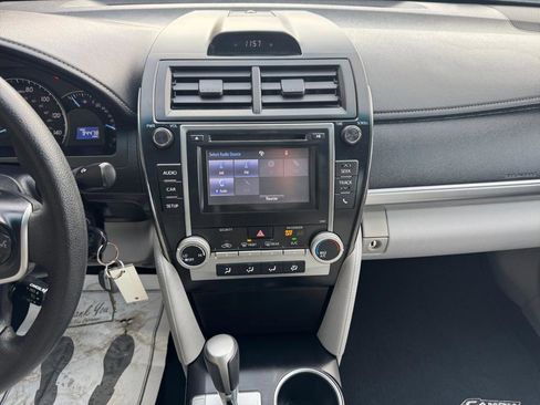 Used 2014 Toyota Camry LE image 12