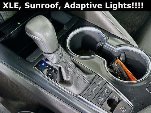 Used 2018 Toyota Camry XLE image 17