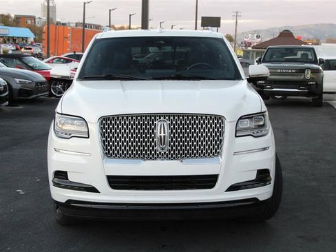 Used 2022 Lincoln Navigator Reserve image 2