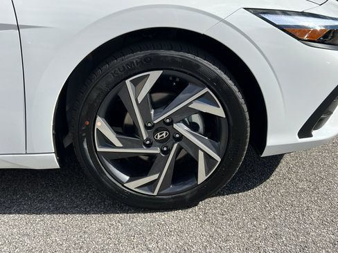 Certified 2025 Hyundai Elantra Sport FWD image 12