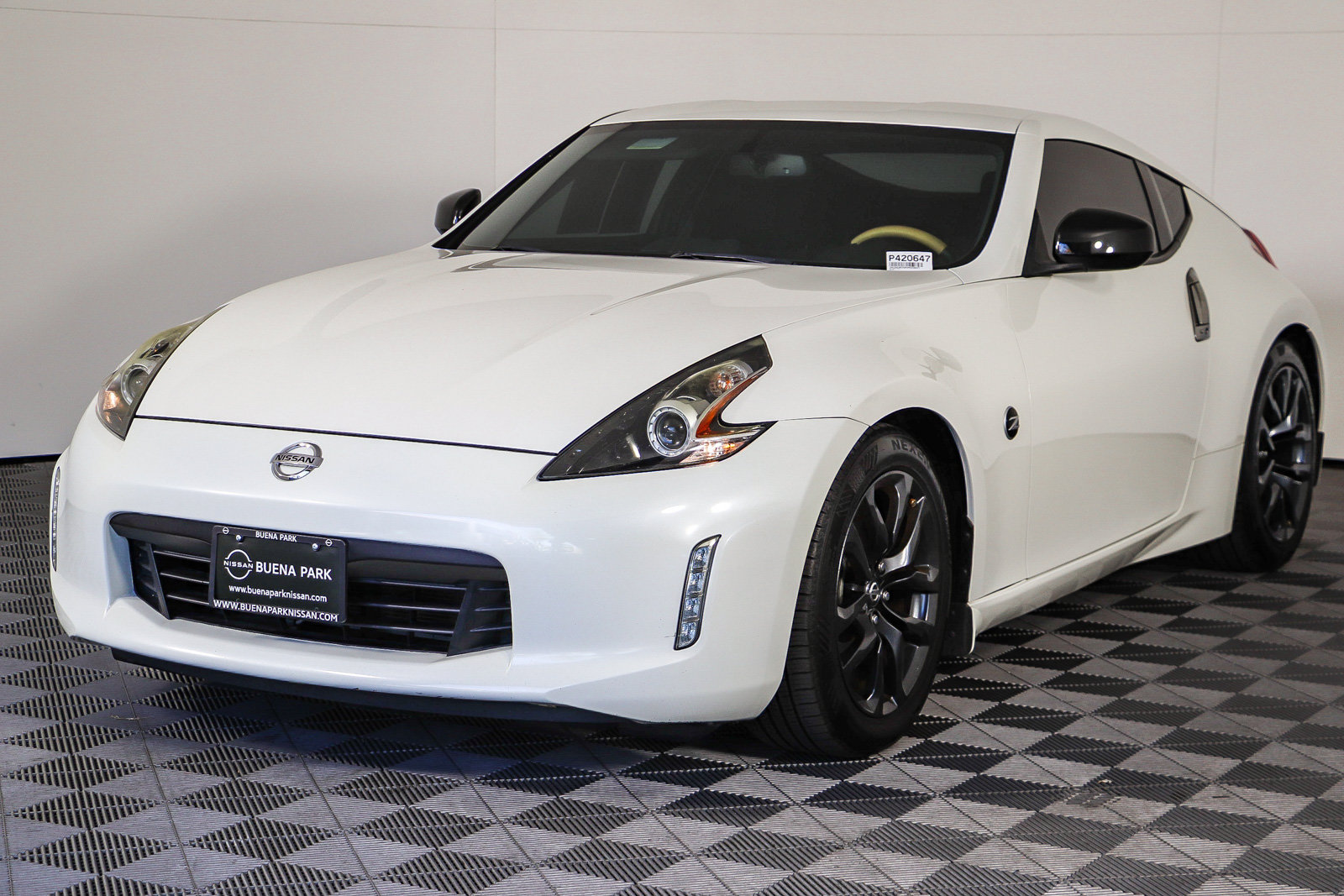 Used 2019 Nissan 370Z Coupe w/ Z34 Heritage Edition - White RWD image 3