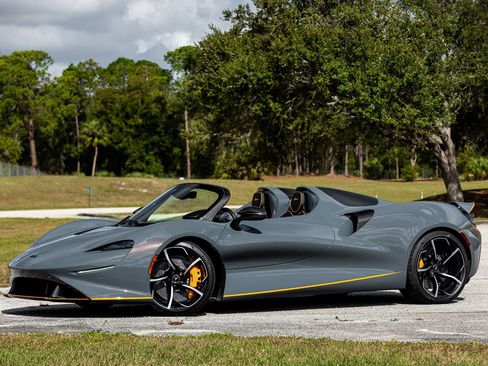 Used 2021 McLaren Elva RWD image 3