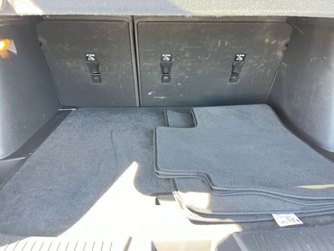 Used 2025 Chevrolet Trax LT w/ LT Convenience Package image 32