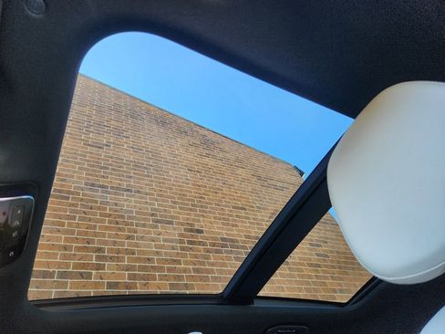 Used 2024 Mercedes-Benz GLC 300 4MATIC image 35