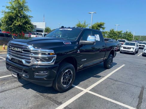 Used 2025 RAM 3500 Laramie AWD/4WD image 3