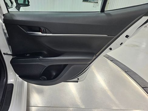 Used 2020 Toyota Camry SE image 27