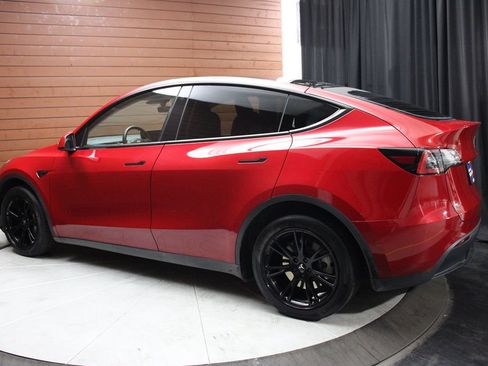 Used 2022 Tesla Model Y Long Range image 9