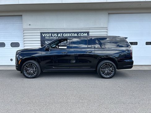 Certified 2026 Cadillac Escalade ESV Platinum Sport w/ LPO, Floor Liner Package AWD/4WD image 9