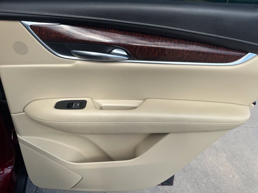 Used 2017 Cadillac XT5 Premium Luxury AWD/4WD image 30