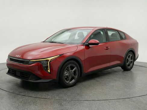 Used 2025 Kia K4 LXS image 3