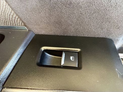 Used 2023 Ford F150 Platinum image 31