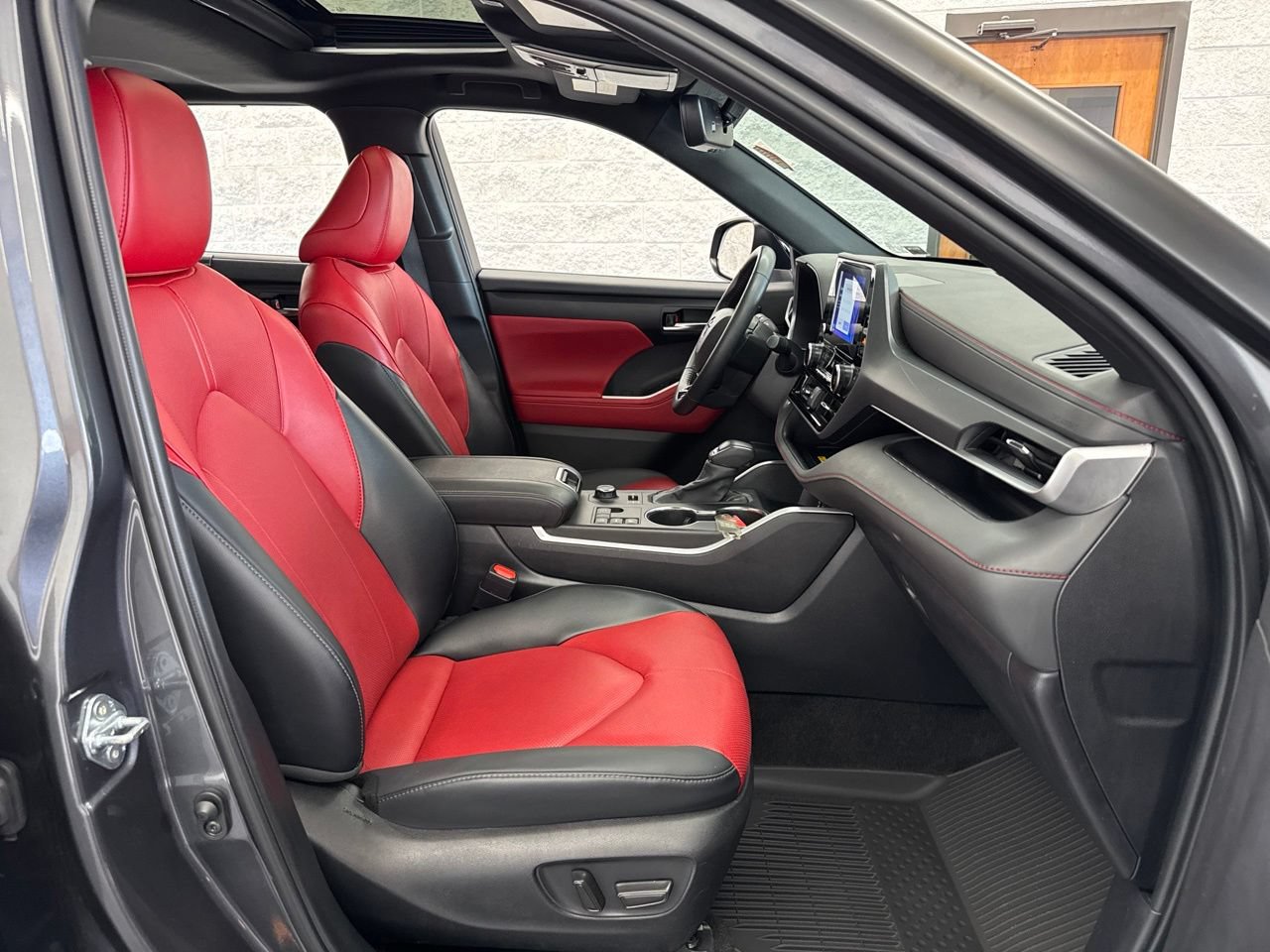 Used 2025 Toyota Highlander XSE AWD/4WD image 52