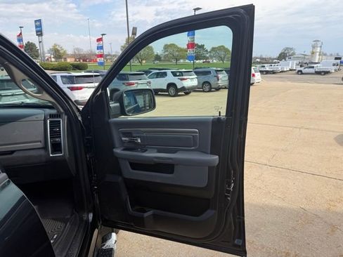 Used 2018 RAM 1500 Classic SLT w/ SLT Plus D￩cor Group AWD/4WD image 16