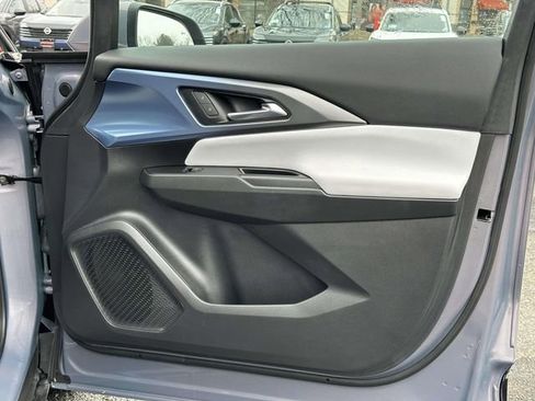 Used 2025 Chevrolet Equinox EV LT image 9