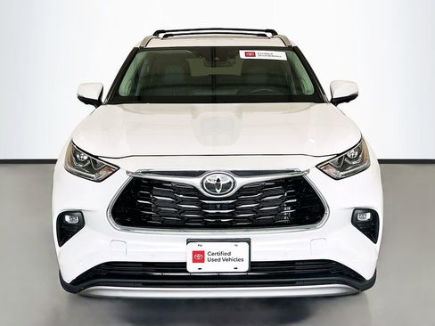 Used 2025 Toyota Highlander Platinum AWD/4WD image 2