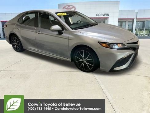 Used 2024 Toyota Camry SE image 1