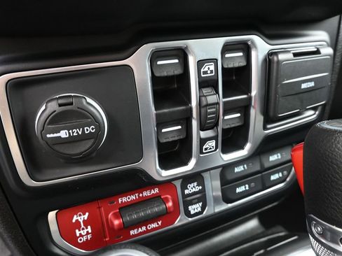 Used 2025 Jeep Wrangler Unlimited Rubicon image 19