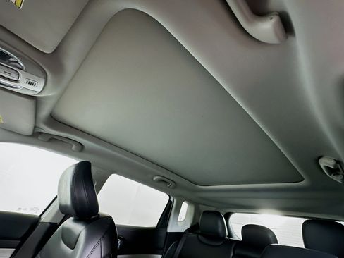 Used 2022 Jeep Compass Limited w/ Sun and Sound Group image 25